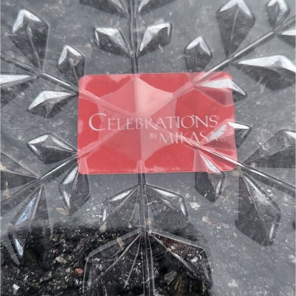 New Celebrations by Mikasa Winter Flurries Collection snowflake platter - Picture 9 of 12